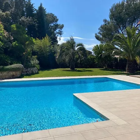 Belle Dans Clos Prive - Raphael Boulouris Villa