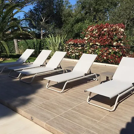 Villa Belle Dans Clos Prive - Raphael Boulouris