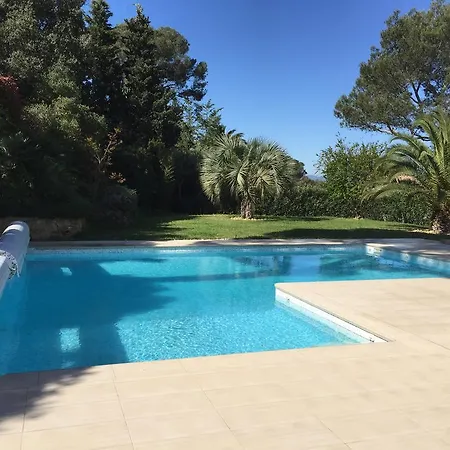 Villa Belle Dans Clos Prive - Raphael Boulouris *