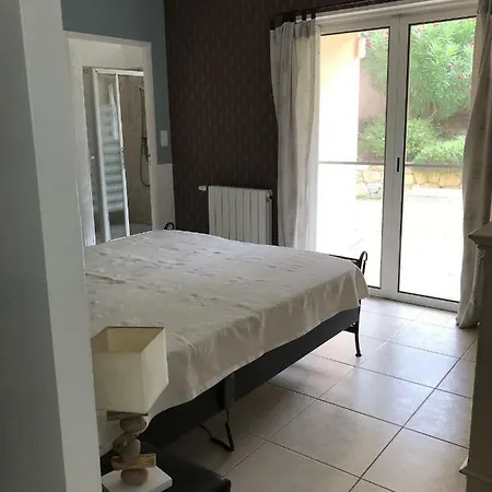 Belle Dans Clos Prive - Raphael Boulouris Villa *